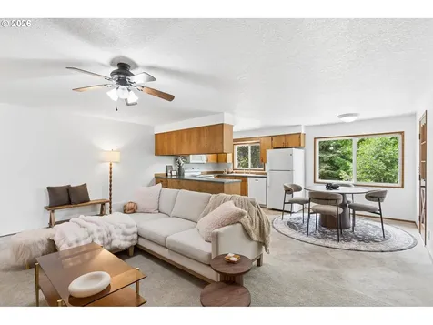 1175 Oak Street Silverton OR 97381
