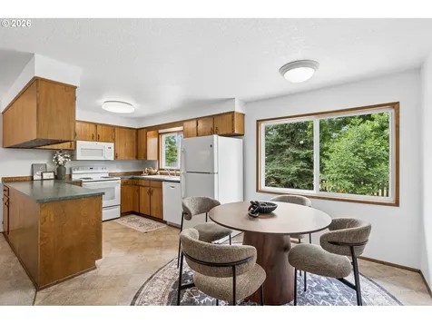 1175 Oak Street Silverton OR 97381
