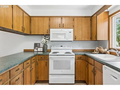 1175 Oak Street Silverton OR 97381