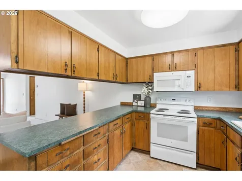 1175 Oak Street Silverton OR 97381