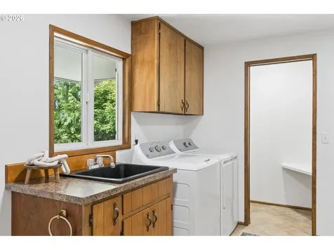 1175 Oak Street Silverton OR 97381
