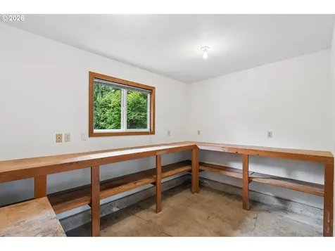 1175 Oak Street Silverton OR 97381