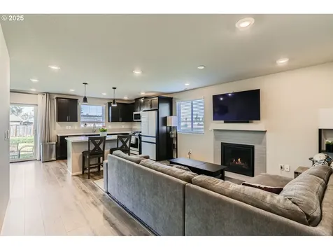 387 Killian Spring Drive Woodburn OR 97071