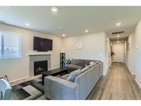 387 Killian Spring Drive Woodburn OR 97071