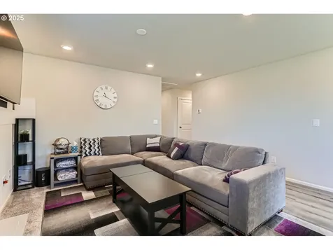 387 Killian Spring Drive Woodburn OR 97071