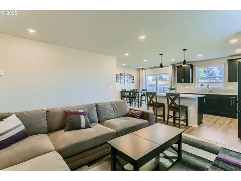 387 Killian Spring Drive Woodburn OR 97071