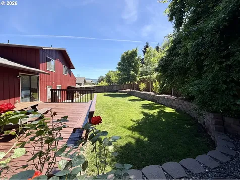 2089 NW Sunberry Drive Roseburg OR 97471