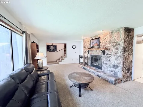 2089 NW Sunberry Drive Roseburg OR 97471