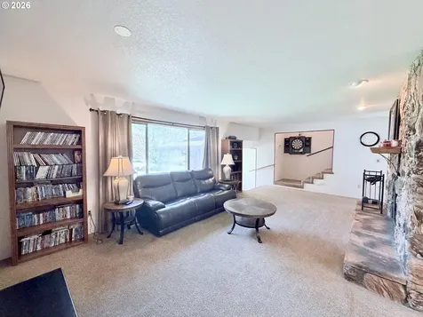 2089 NW Sunberry Drive Roseburg OR 97471
