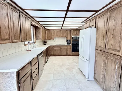 2089 NW Sunberry Drive Roseburg OR 97471