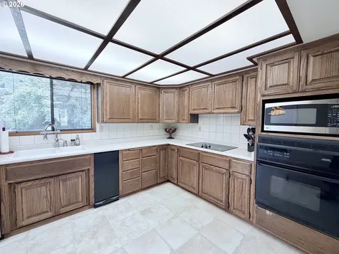 2089 NW Sunberry Drive Roseburg OR 97471