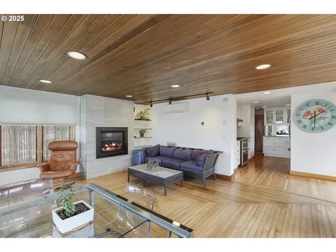 1893 N Jantzen Avenue Portland OR 97217
