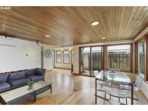 1893 N Jantzen Avenue Portland OR 97217
