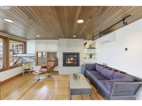 1893 N Jantzen Avenue Portland OR 97217