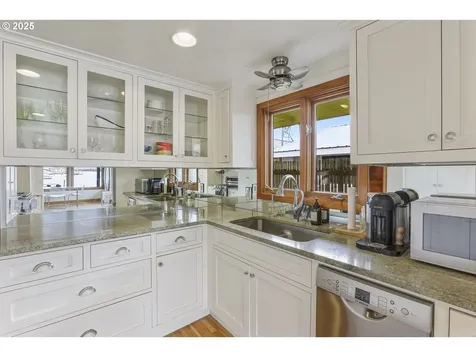 1893 N Jantzen Avenue Portland OR 97217