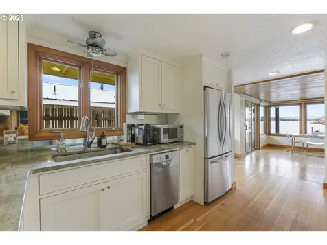 1893 N Jantzen Avenue Portland OR 97217