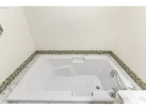 1893 N Jantzen Avenue Portland OR 97217