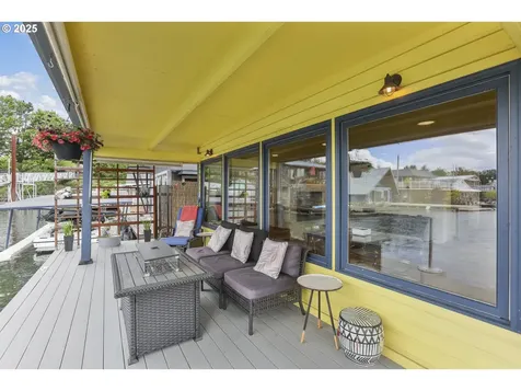 1893 N Jantzen Avenue Portland OR 97217