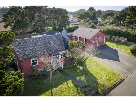 685 10th Street SW Bandon OR 97411