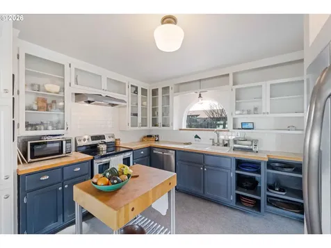685 10th Street SW Bandon OR 97411
