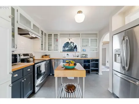 685 10th Street SW Bandon OR 97411