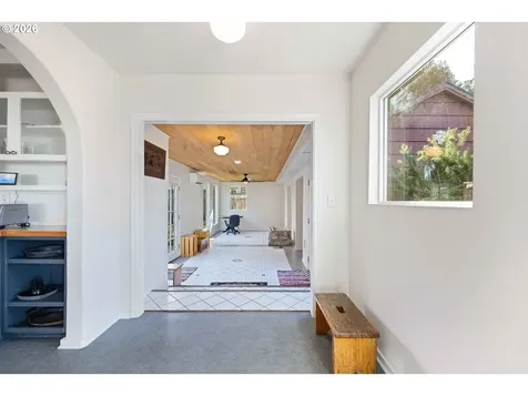 685 10th Street SW Bandon OR 97411