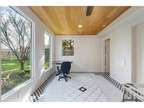 685 10th Street SW Bandon OR 97411