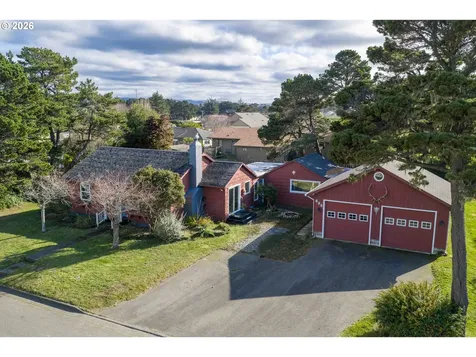 685 10th Street SW Bandon OR 97411