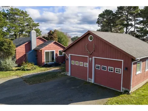 685 10th Street SW Bandon OR 97411