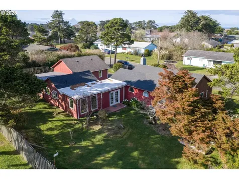 685 10th Street SW Bandon OR 97411