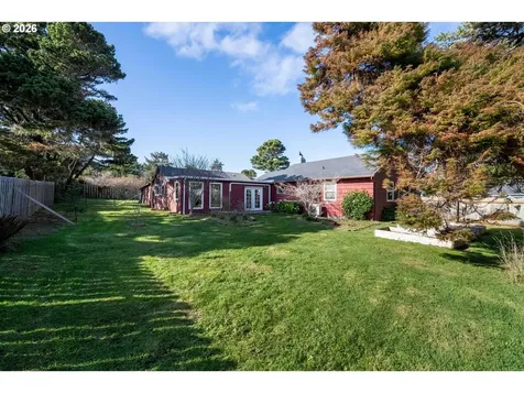 685 10th Street SW Bandon OR 97411
