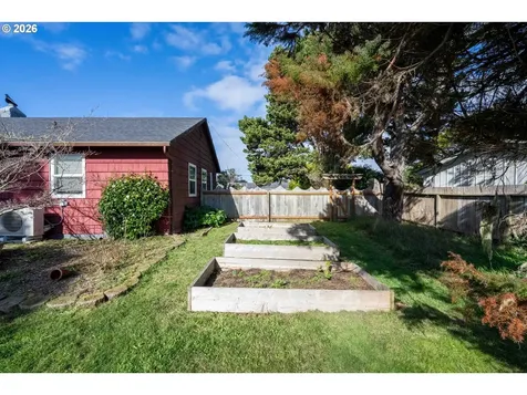 685 10th Street SW Bandon OR 97411