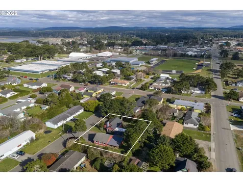 685 10th Street SW Bandon OR 97411