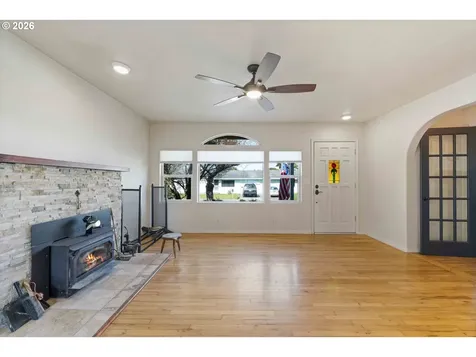 685 10th Street SW Bandon OR 97411