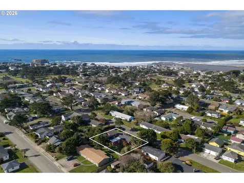 685 10th Street SW Bandon OR 97411
