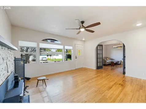 685 10th Street SW Bandon OR 97411