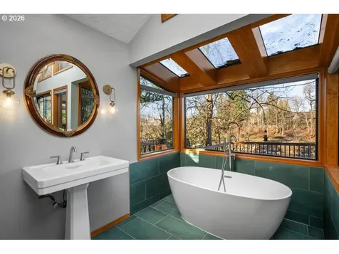 15741 S Washington Street Oregon City OR 97045