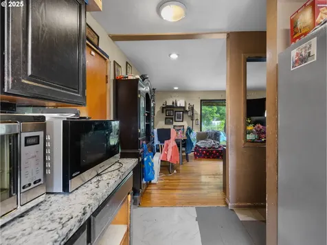 570 NW Birdsdale Avenue Gresham OR 97030