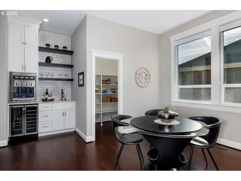9242 NW Murdock Street Portland OR 97229