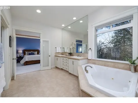 9242 NW Murdock Street Portland OR 97229