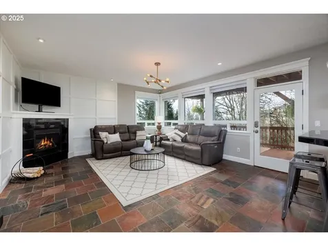 9242 NW Murdock Street Portland OR 97229
