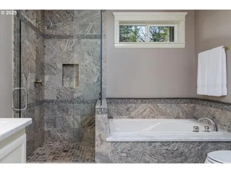 9242 NW Murdock Street Portland OR 97229