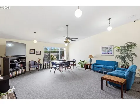 950 Evergreen Road Woodburn OR 97071