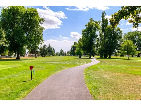 950 Evergreen Road Woodburn OR 97071