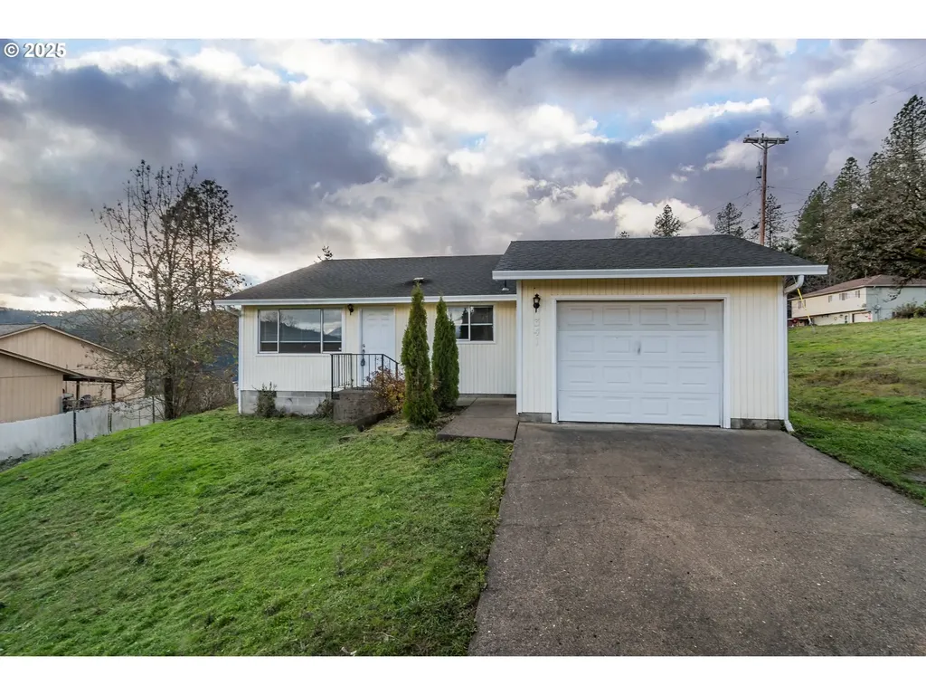 341 Ash Street Sutherlin OR 97479