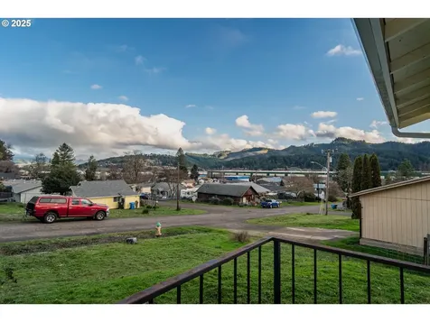 341 Ash Street Sutherlin OR 97479