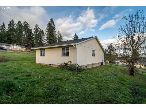 341 Ash Street Sutherlin OR 97479