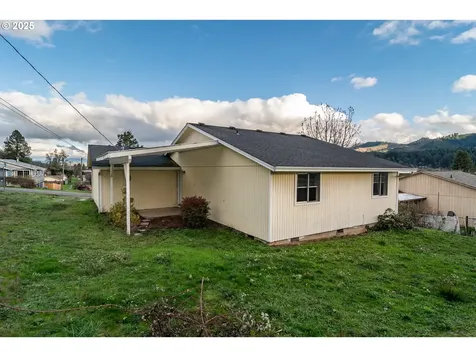 341 Ash Street Sutherlin OR 97479
