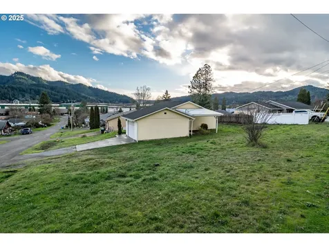 341 Ash Street Sutherlin OR 97479