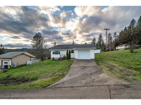 341 Ash Street Sutherlin OR 97479